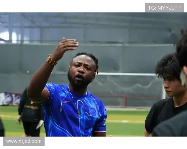 刺猬头的足球明星如何在绿茵场上展现独特风采与魅力